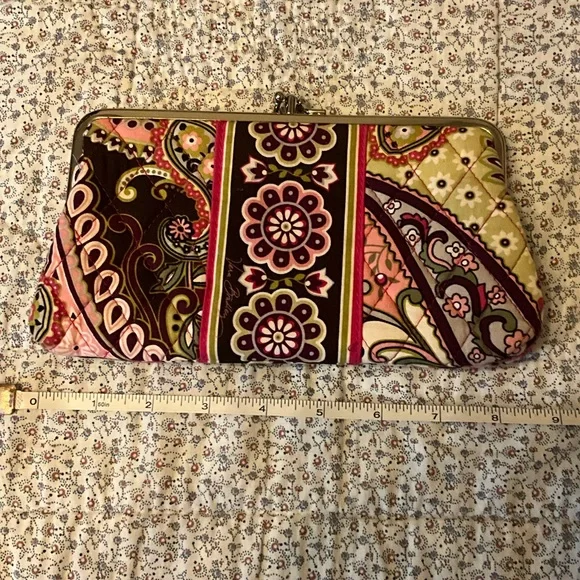Vera Bradley Purple Paisley Kiss Wallet! - Picture 1 of 4